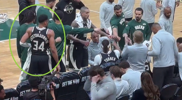 心已走？字母哥似听非听里弗斯布置战术 木屋时刻也未碰拳！