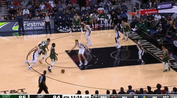 1636536332416065361.gif 3.gif