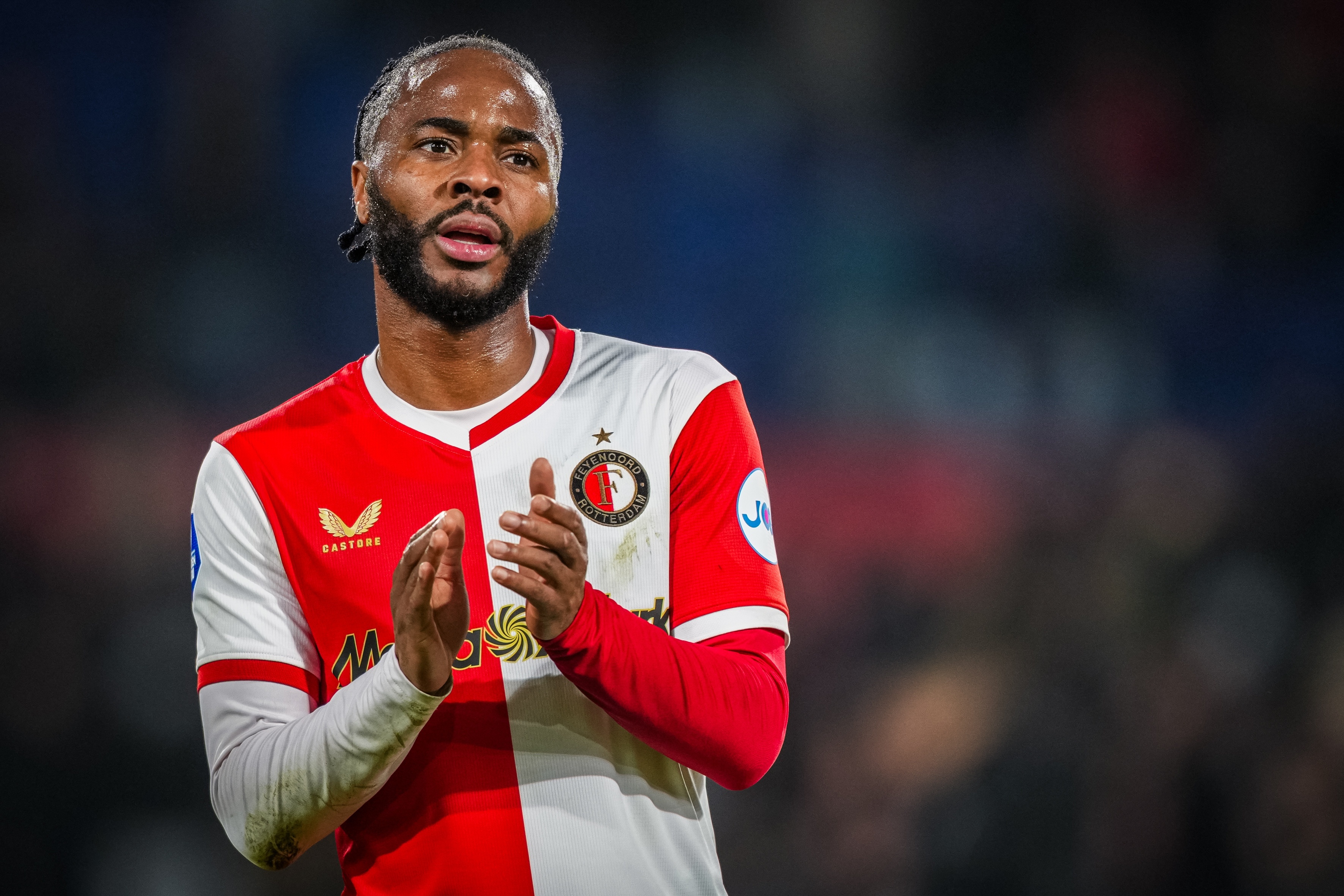 华体会网站-记者提问斯特林时笑了，斯特林回怼：你不该笑，我在努力找回状态